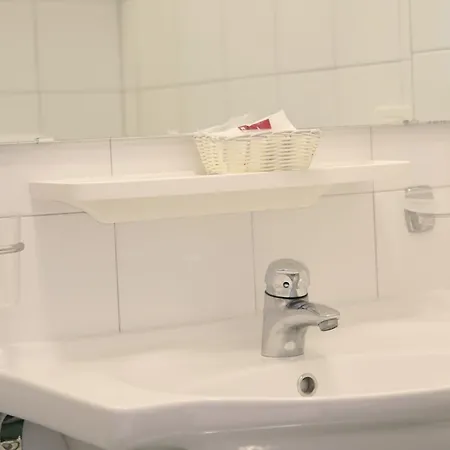 Renzo Hotel 3*