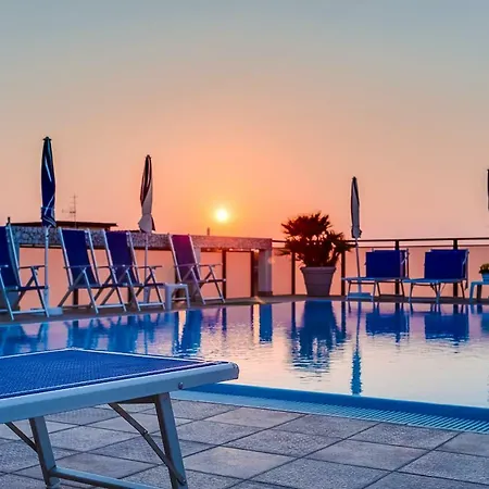 Renzo Hotel 3*